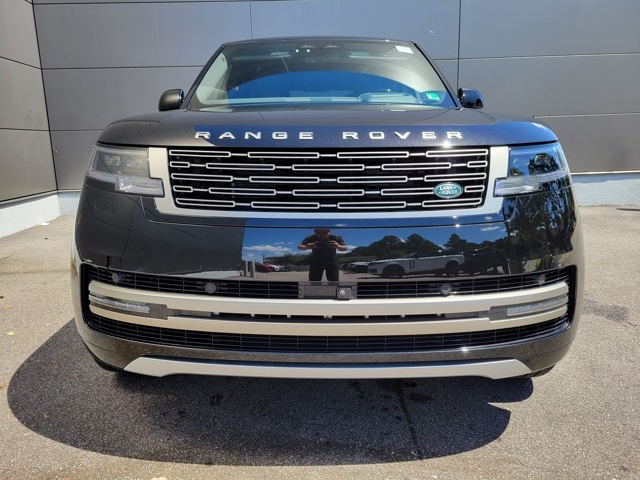 2024 Land Rover Range Rover SE photo 9