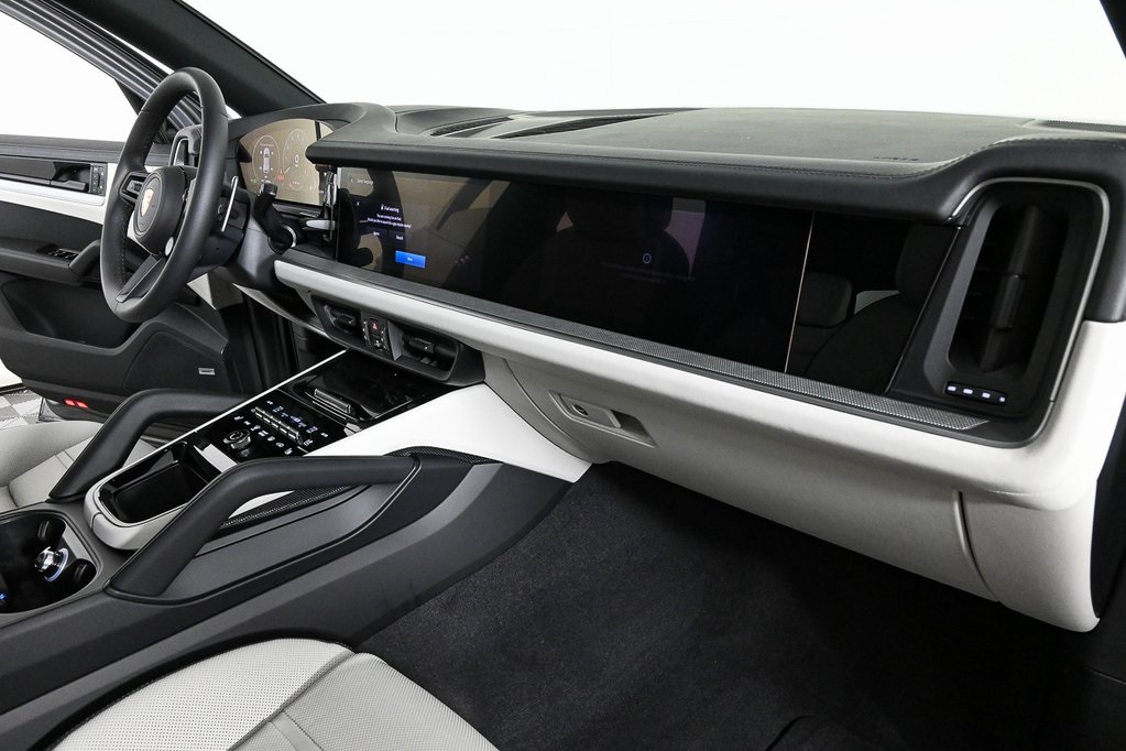 2025 Porsche Cayenne photo 24