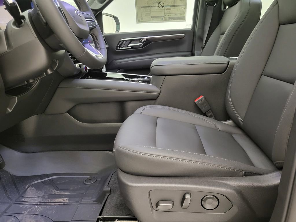 2026 Chevrolet Suburban Z71 photo 4