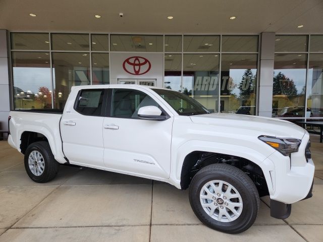 2025 Toyota Tacoma SR5's photo