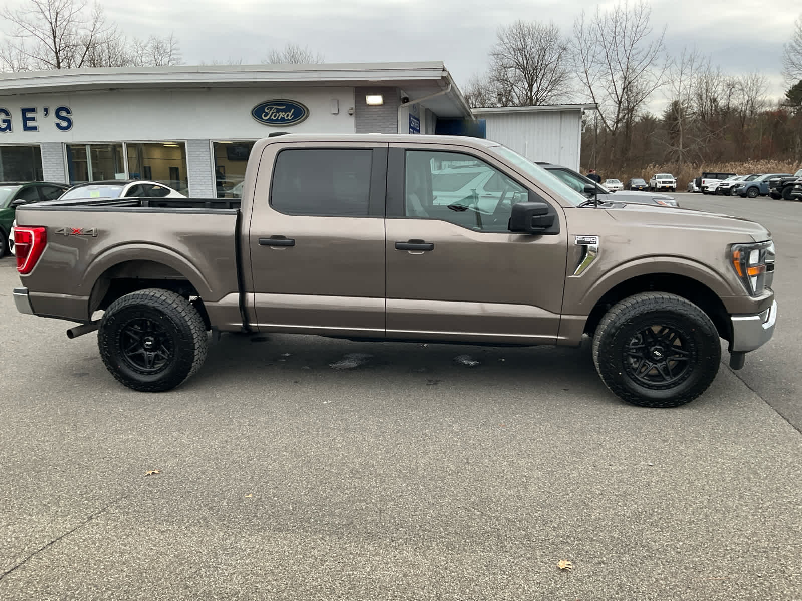2023 Ford F-150 XLT photo 2