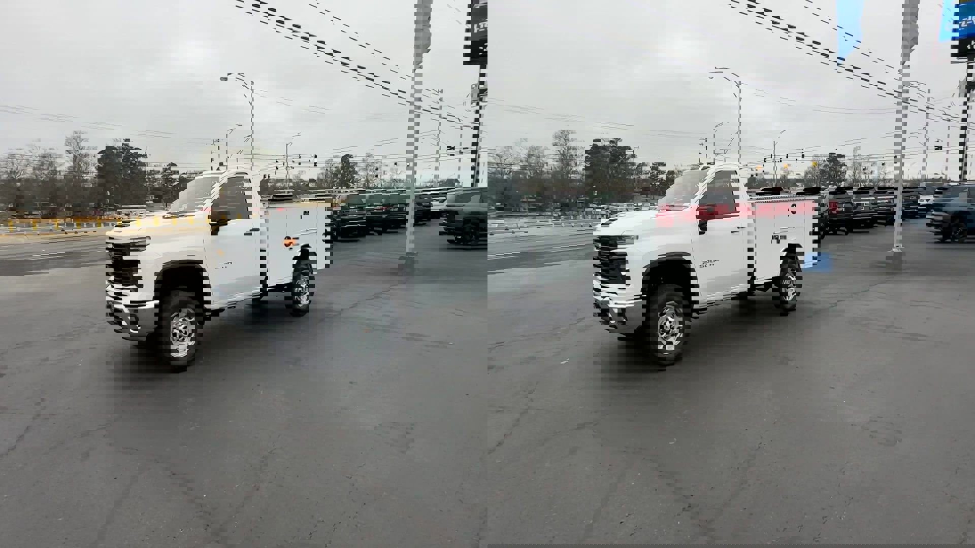 2025 Chevrolet Silverado 2500HD photo 3