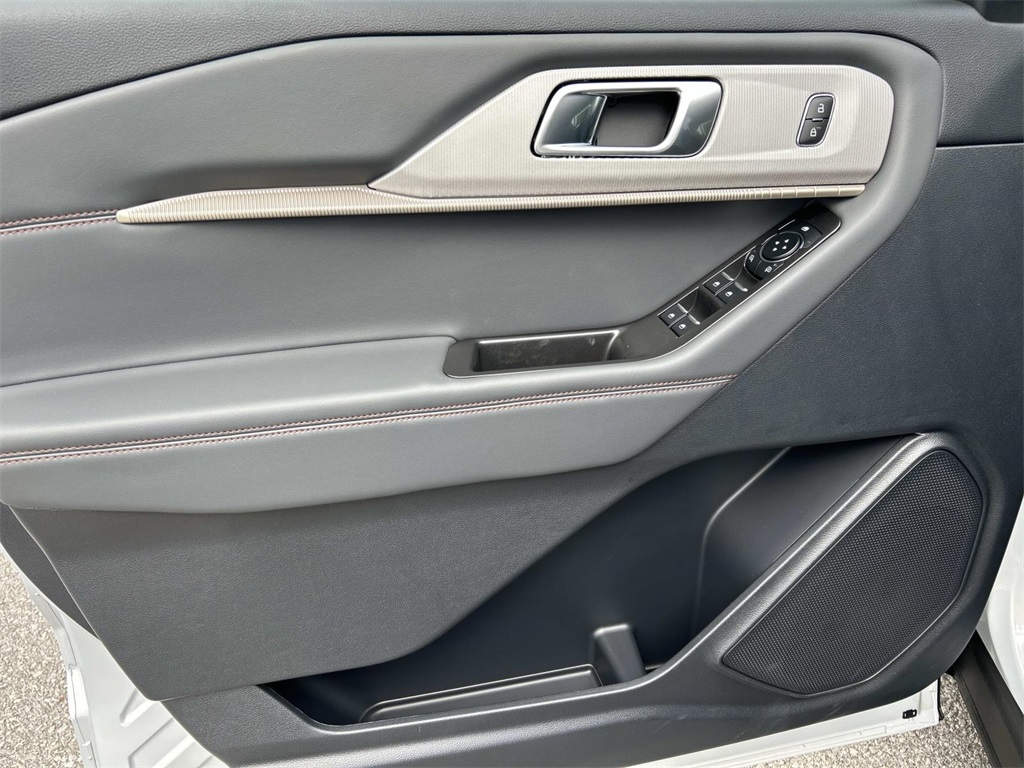 2025 Ford Explorer photo 19