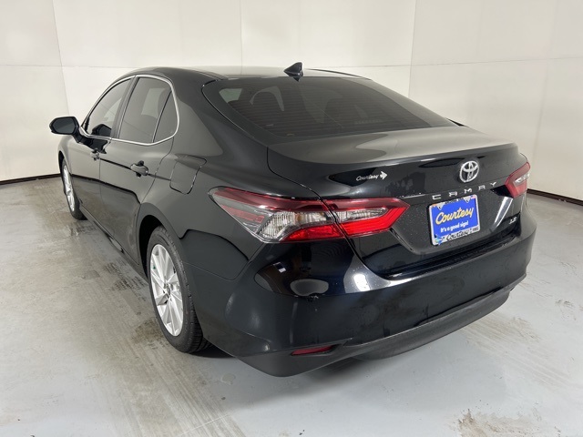 2022 Toyota Camry LE photo 5
