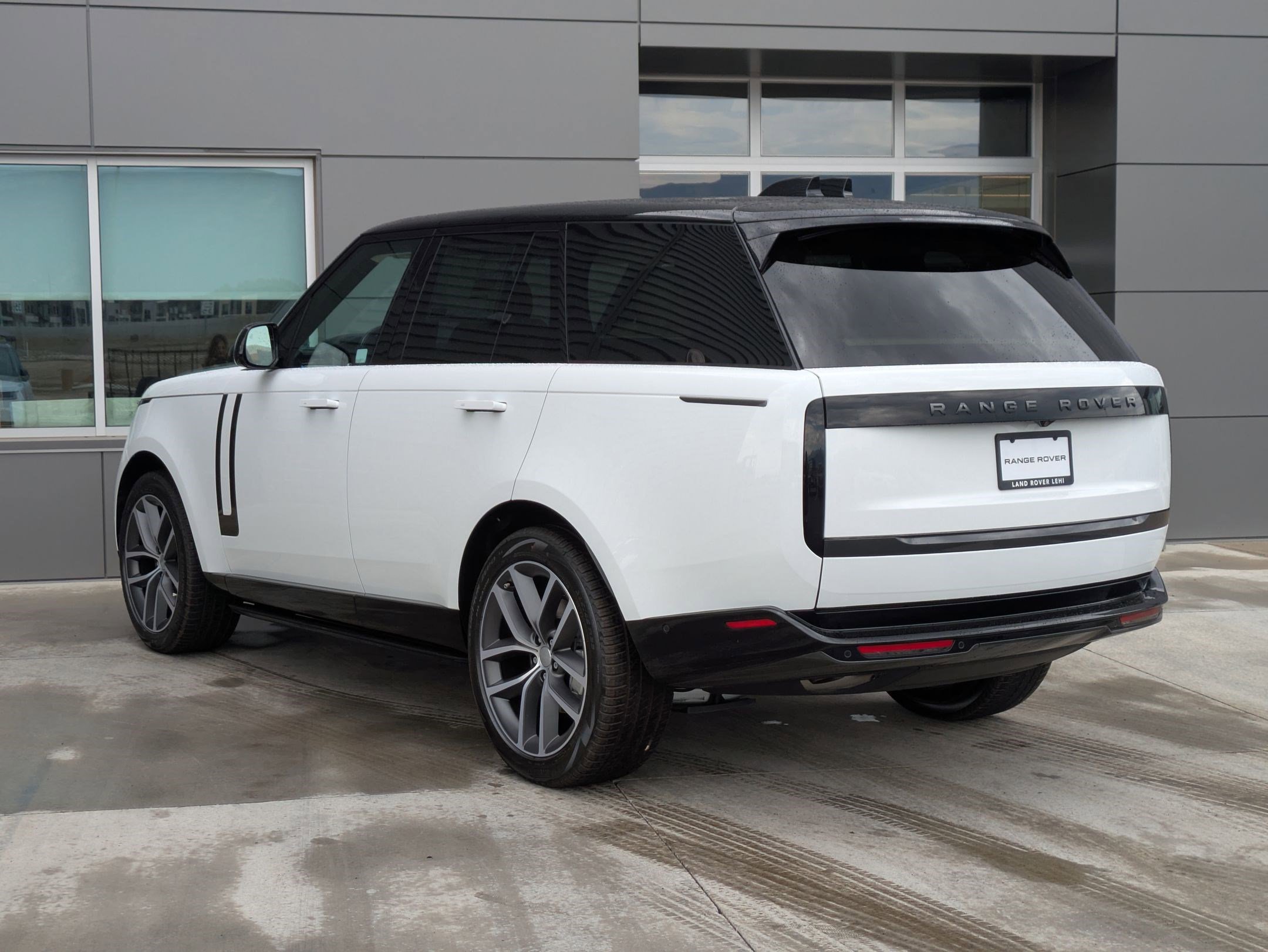 2025 Land Rover Range Rover SE photo 8