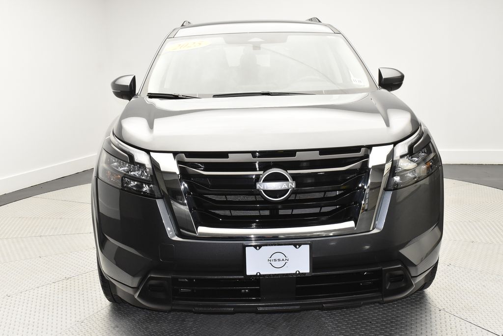 2025 Nissan Pathfinder SV photo 2