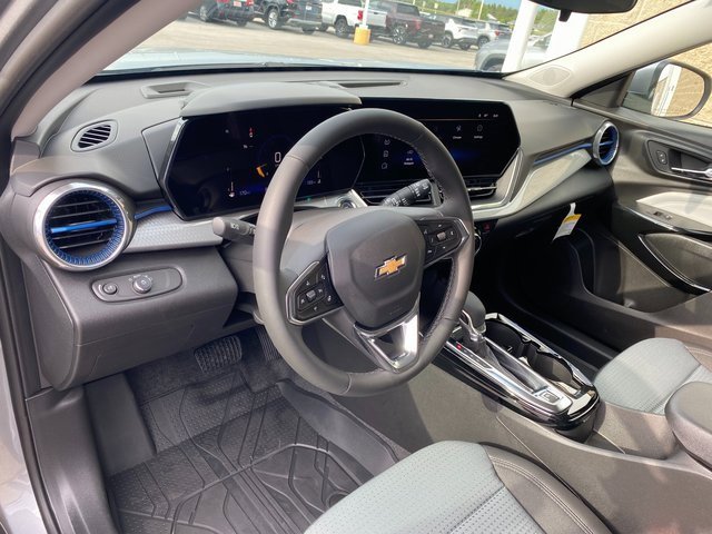 2025 Chevrolet Trax LT photo 13