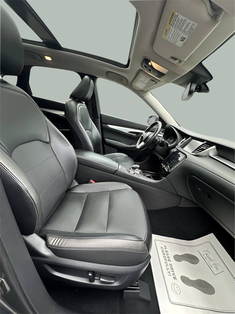 2019 Infiniti QX50 Essential photo 17