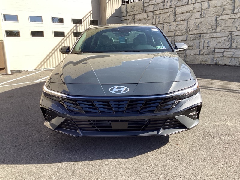 2025 Hyundai Elantra Hybrid Limited photo 2
