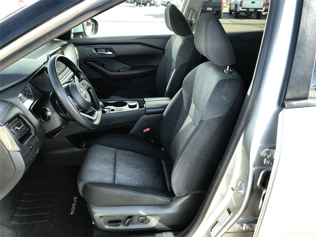 2024 Nissan Rogue SV photo 2