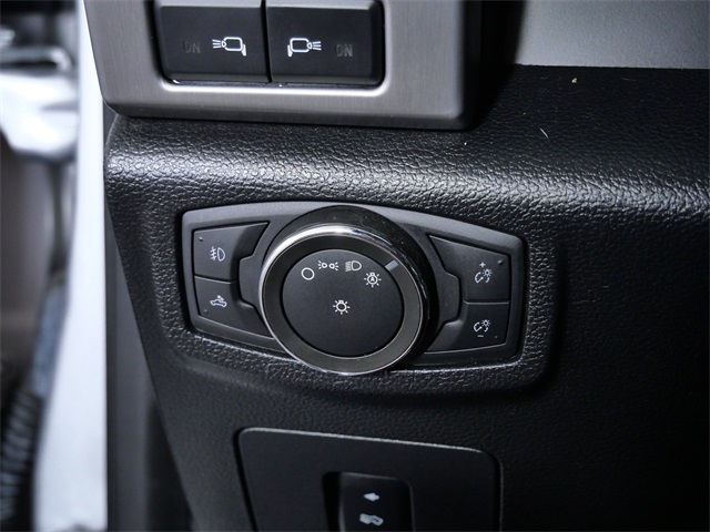2016 Ford F-150 Platinum photo 25