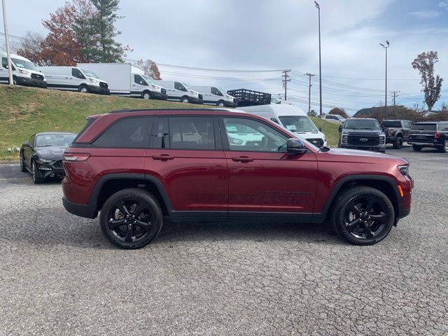 2023 Jeep Grand Cherokee Altitude photo 2
