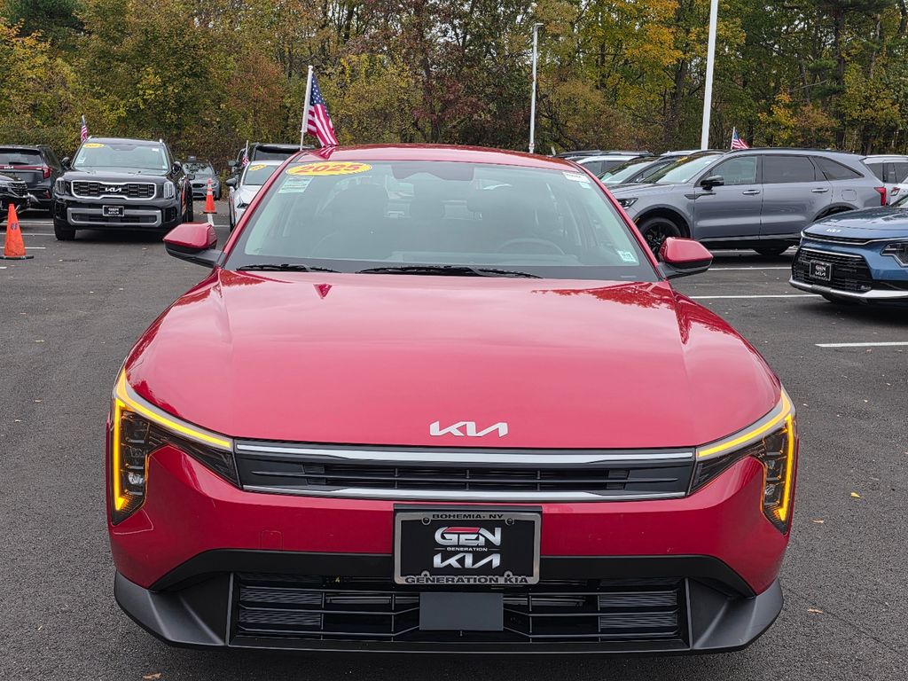 2025 Kia K4 LXS photo 2