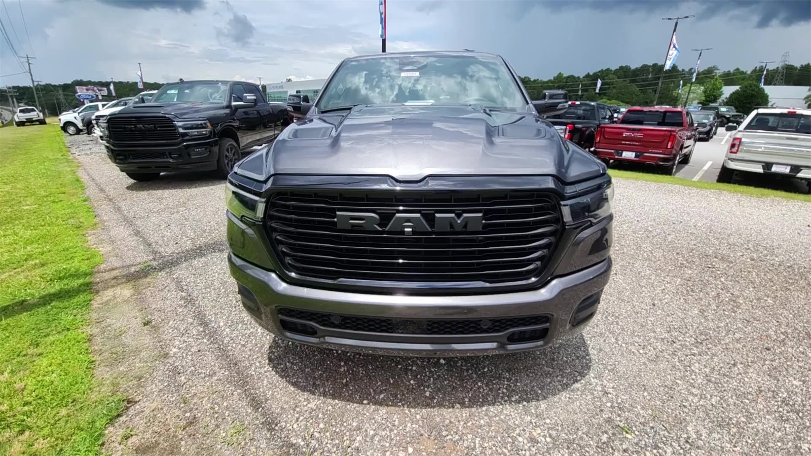 2025 Ram 1500 Laramie photo 3