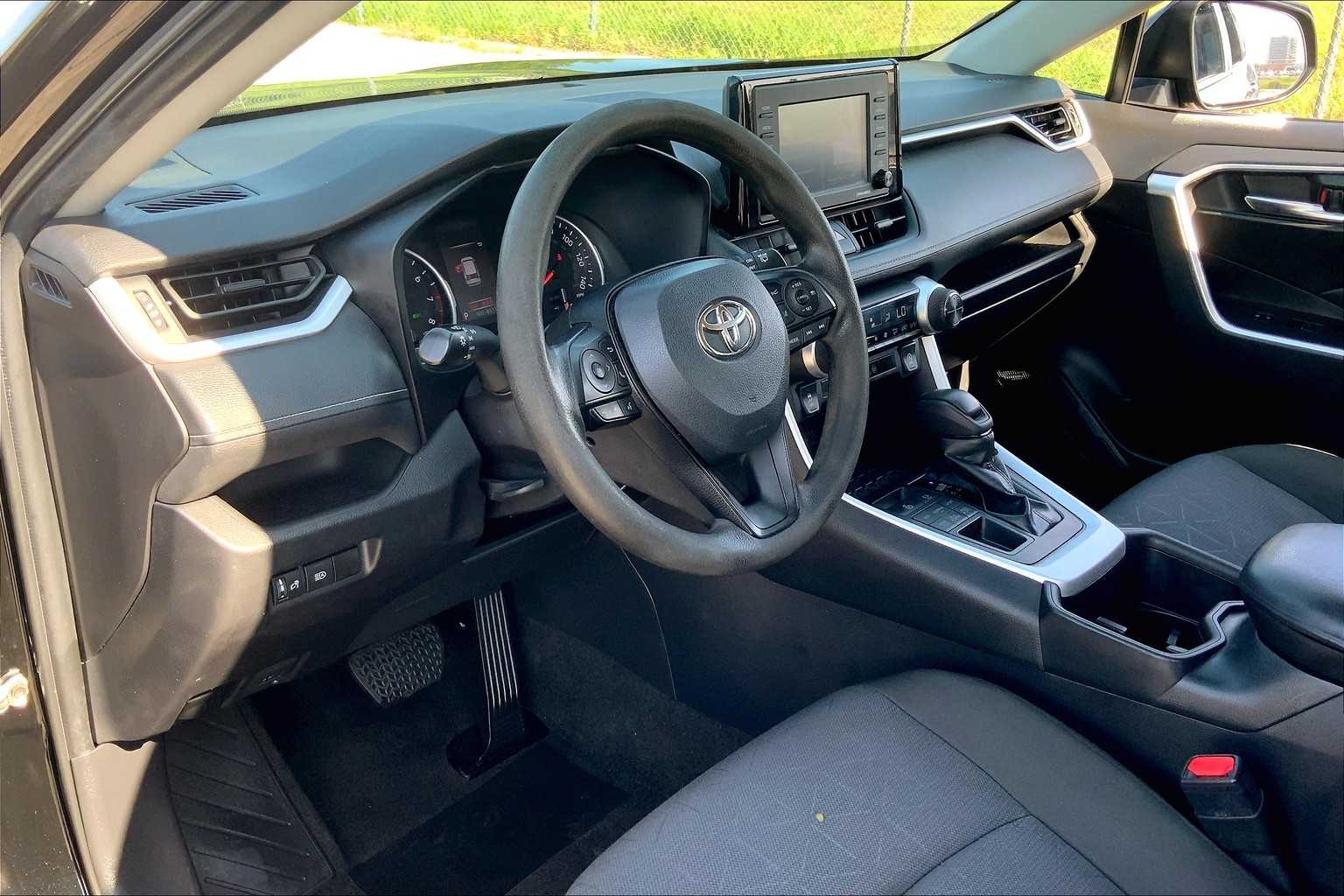 2022 Toyota RAV4 XLE photo 15