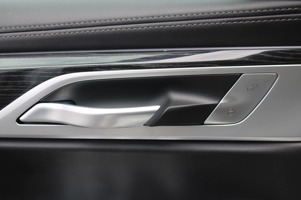 2020 Bmw 750i xDrive Sedan photo 12