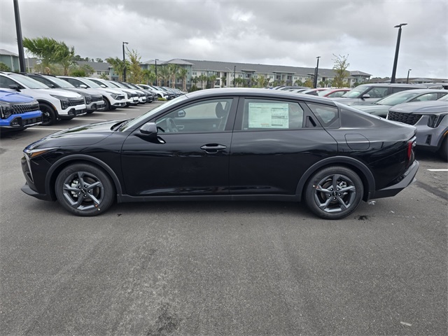 2025 Kia K4 LXS photo 3