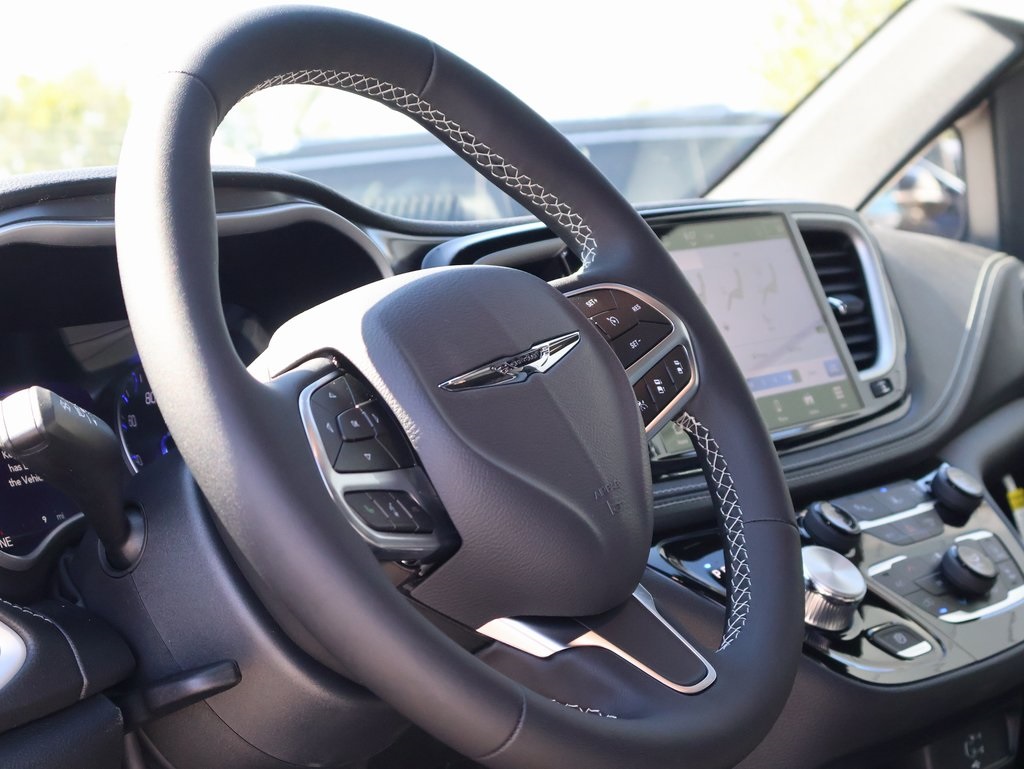 2026 Chrysler Pacifica photo 22
