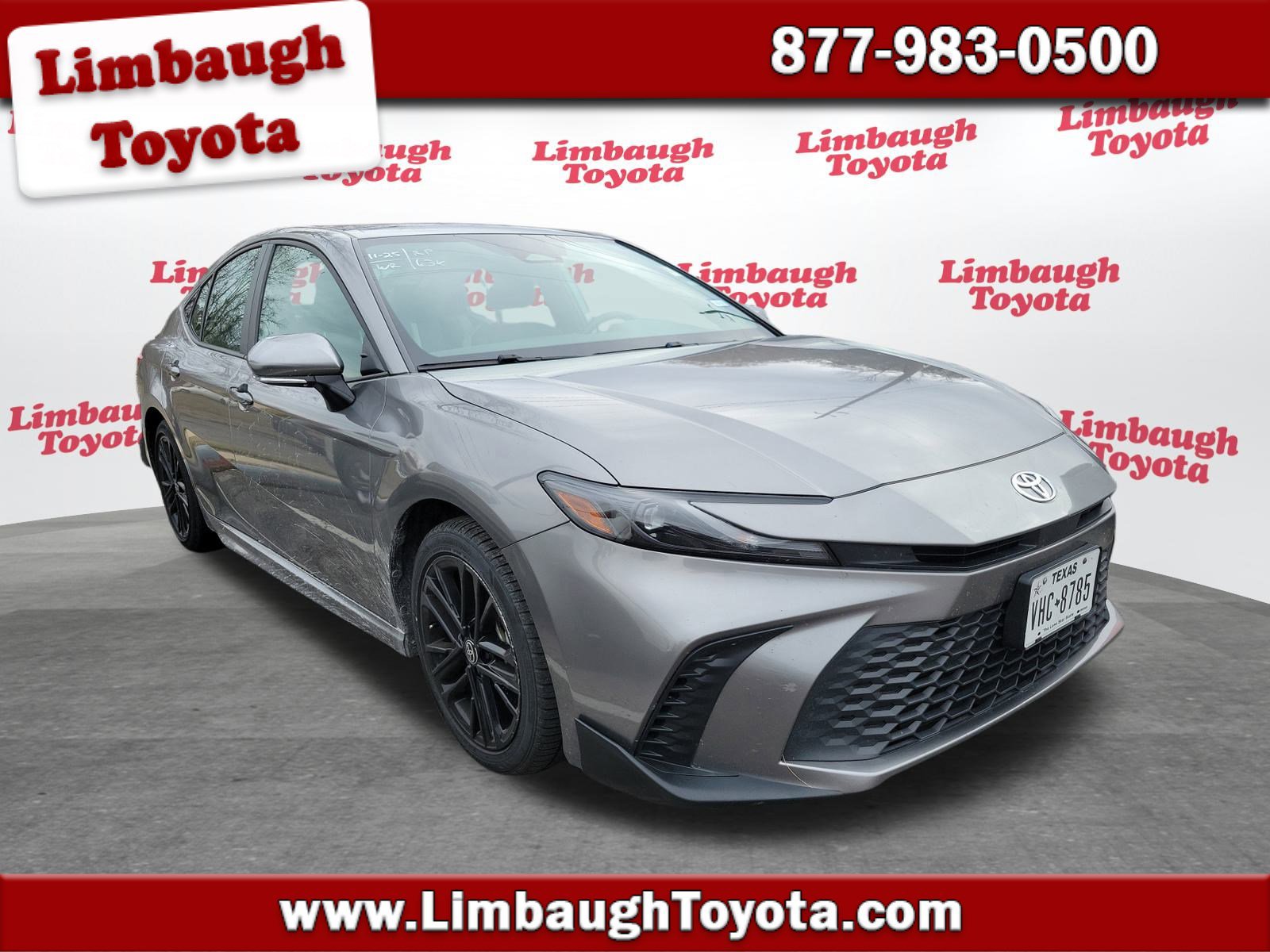 2025 Toyota Camry SE's photo