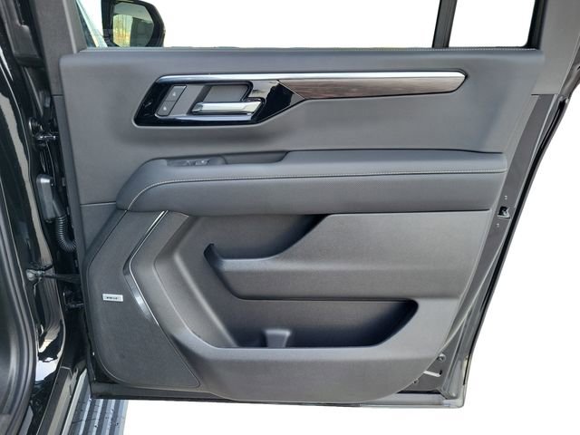 2025 Chevrolet Suburban Premier photo 20