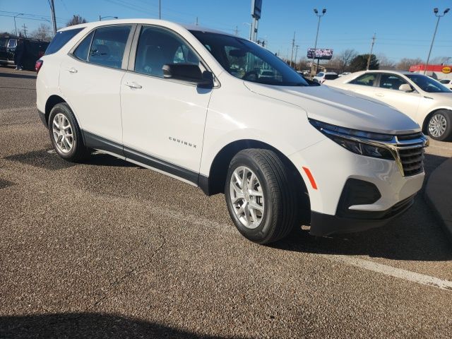 2024 Chevrolet Equinox LS's photo