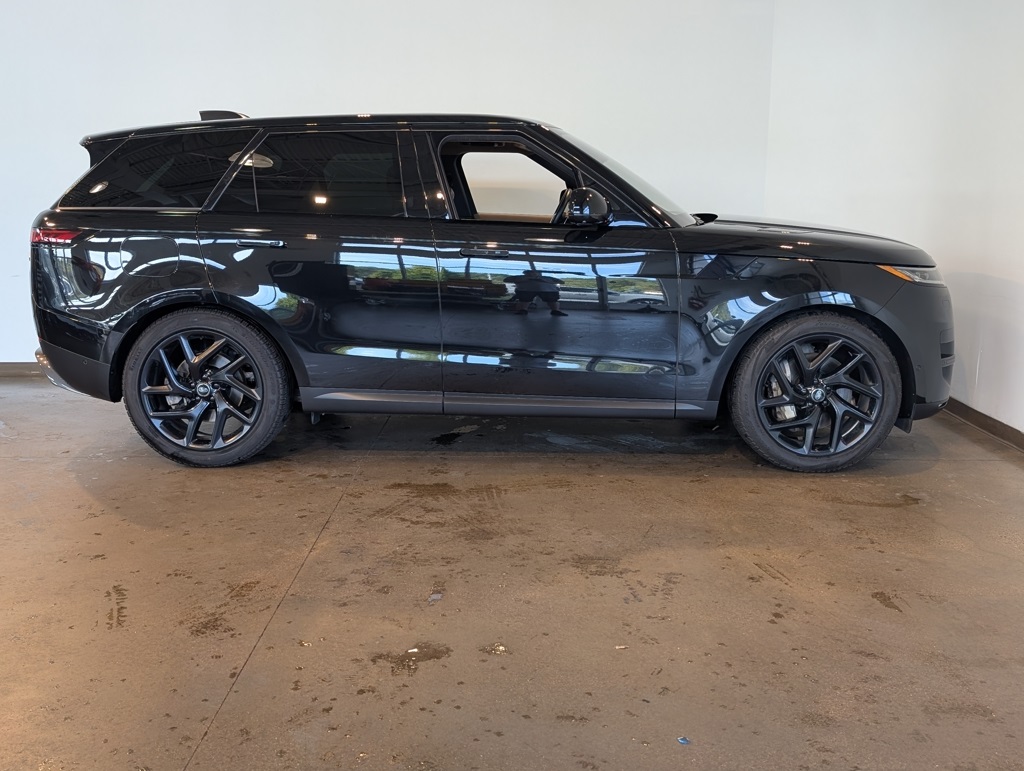 2023 Land Rover Range Rover Sport SE photo 4