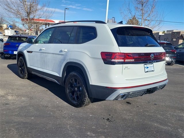 2025 Volkswagen Atlas Peak Edition SE photo 2