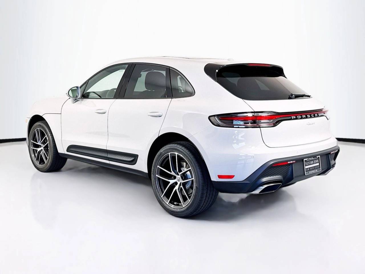 2025 Porsche Macan T photo 3
