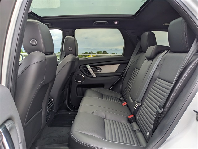 2025 Land Rover Discovery Sport SE photo 3