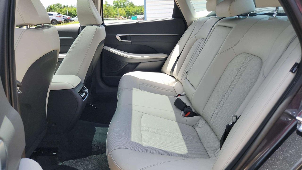 2025 Hyundai Sonata Hybrid Limited photo 18