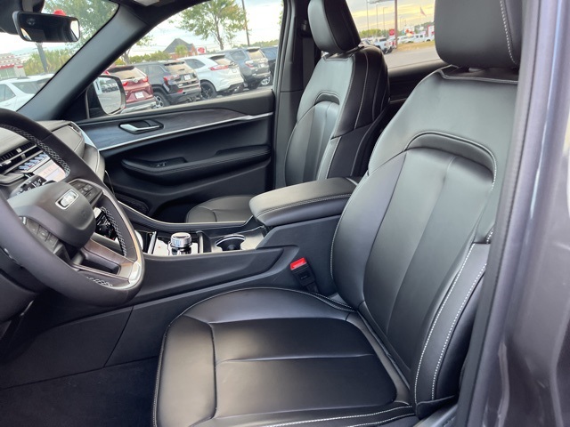 2025 Jeep Grand Cherokee Limited photo 4