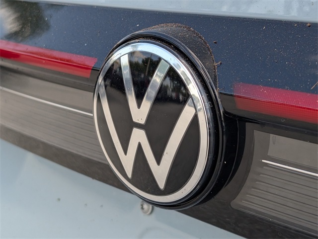 2025 Volkswagen Taos SE photo 10