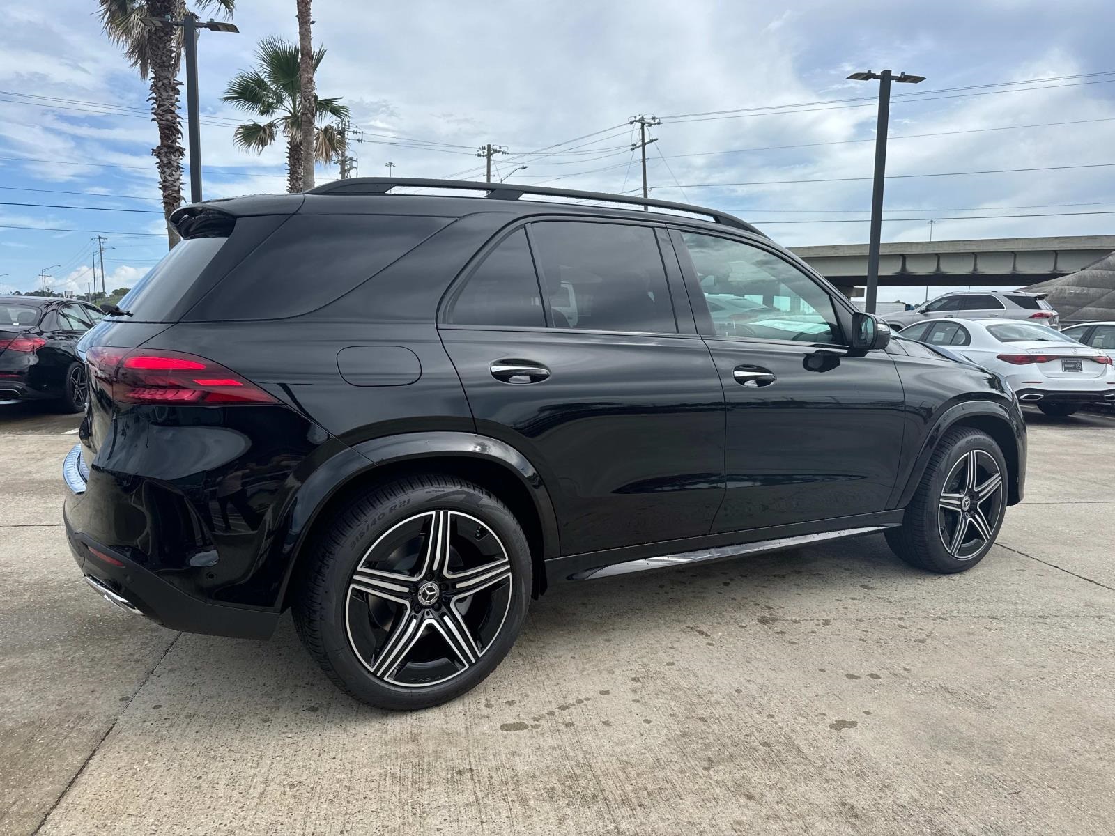 2025 Mercedes Benz GLE 350 4MATIC photo 4