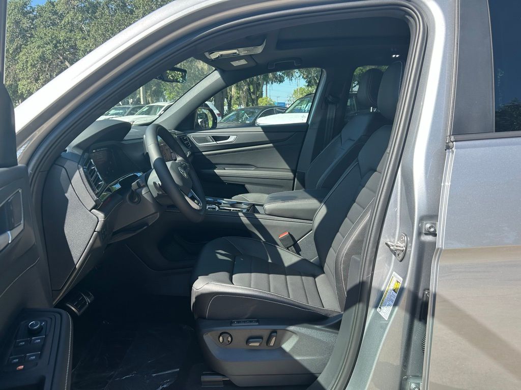 2026 Volkswagen Atlas Cross Sport SEL R-Line photo 4