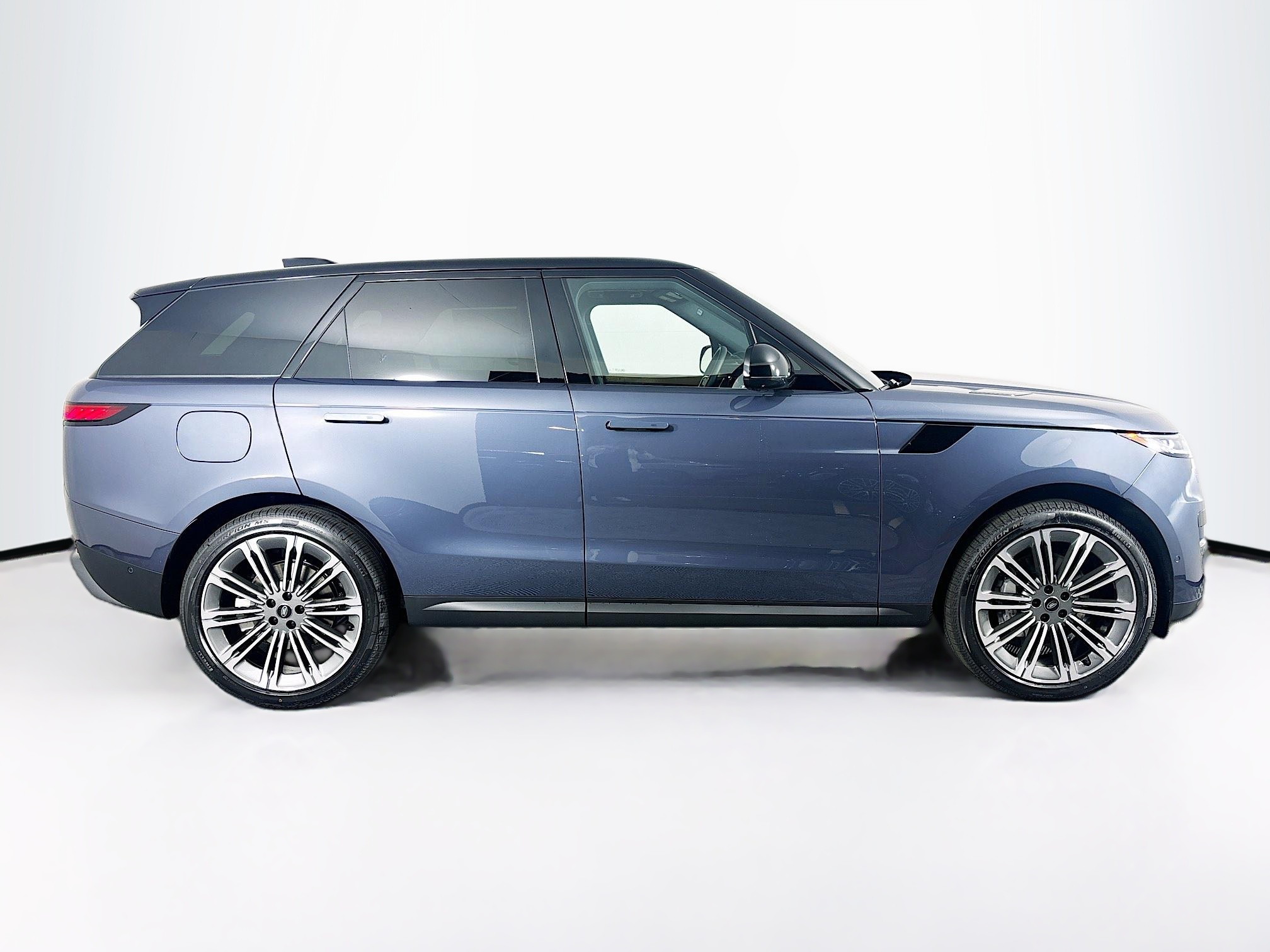 2025 Land Rover Range Rover Sport SE photo 4
