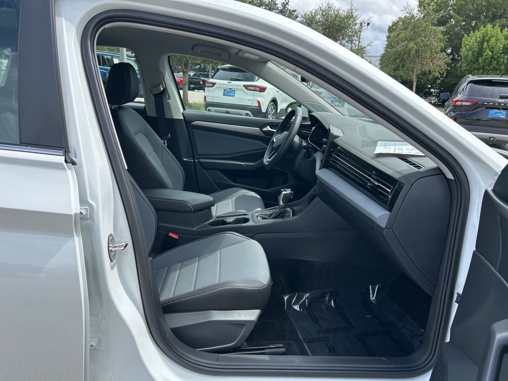 2025 Volkswagen Jetta 1.5T SE photo 34
