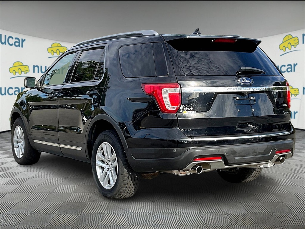 2018 Ford Explorer XLT photo 4