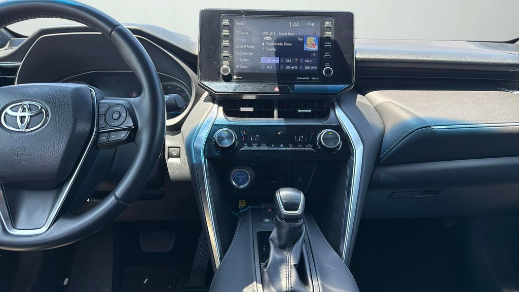 2021 Toyota Venza XLE photo 11
