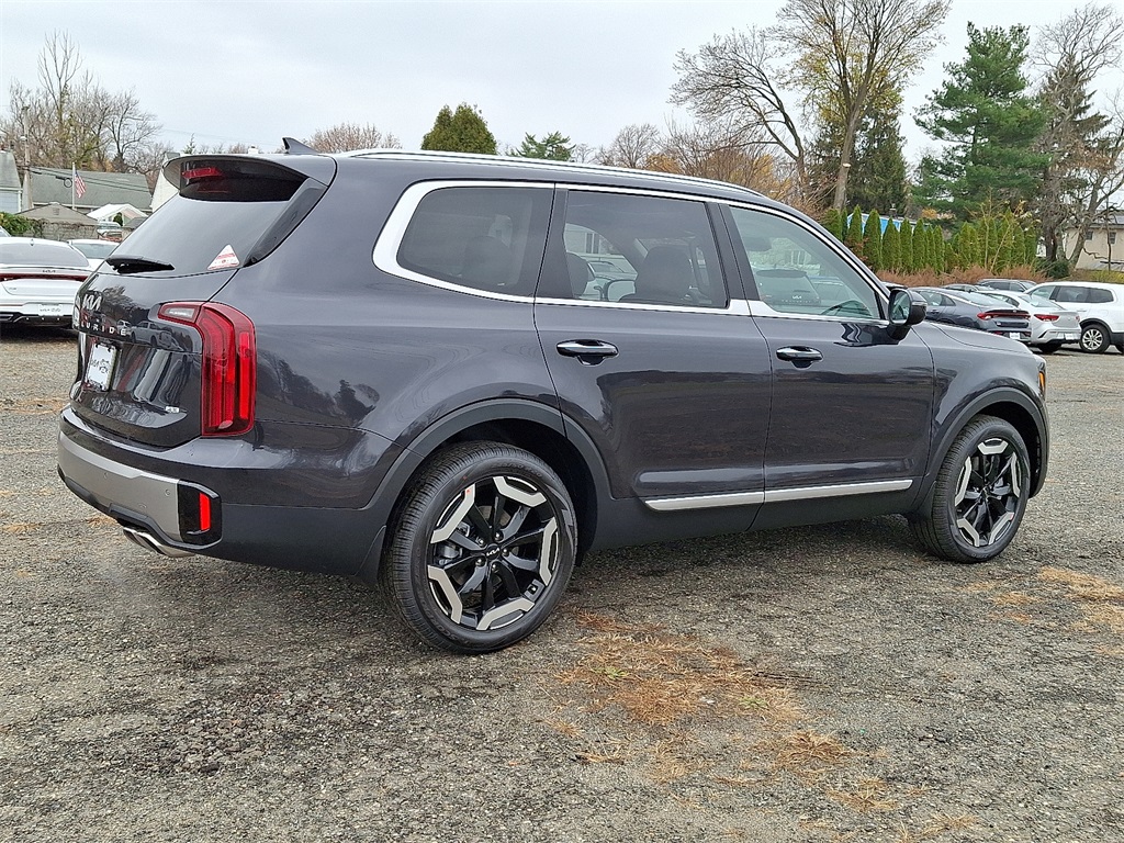2025 Kia Telluride S photo 3