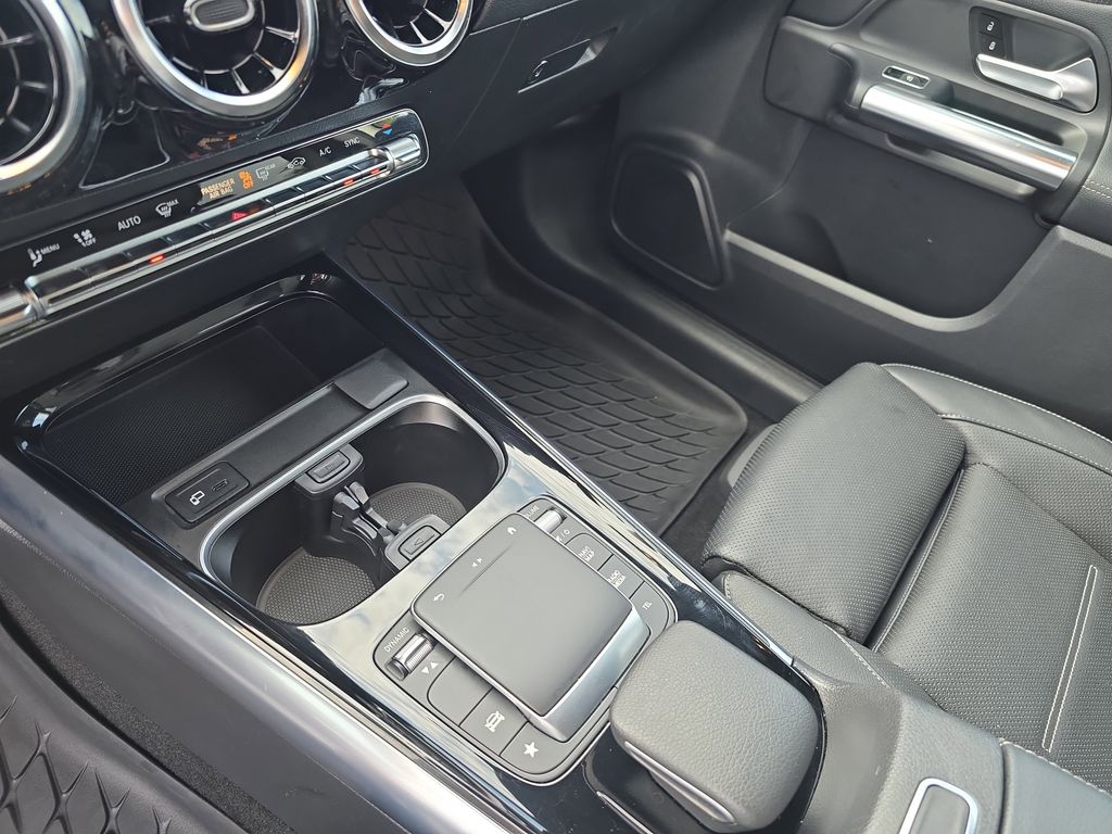 2022 Mercedes Benz GLA 250 photo 24
