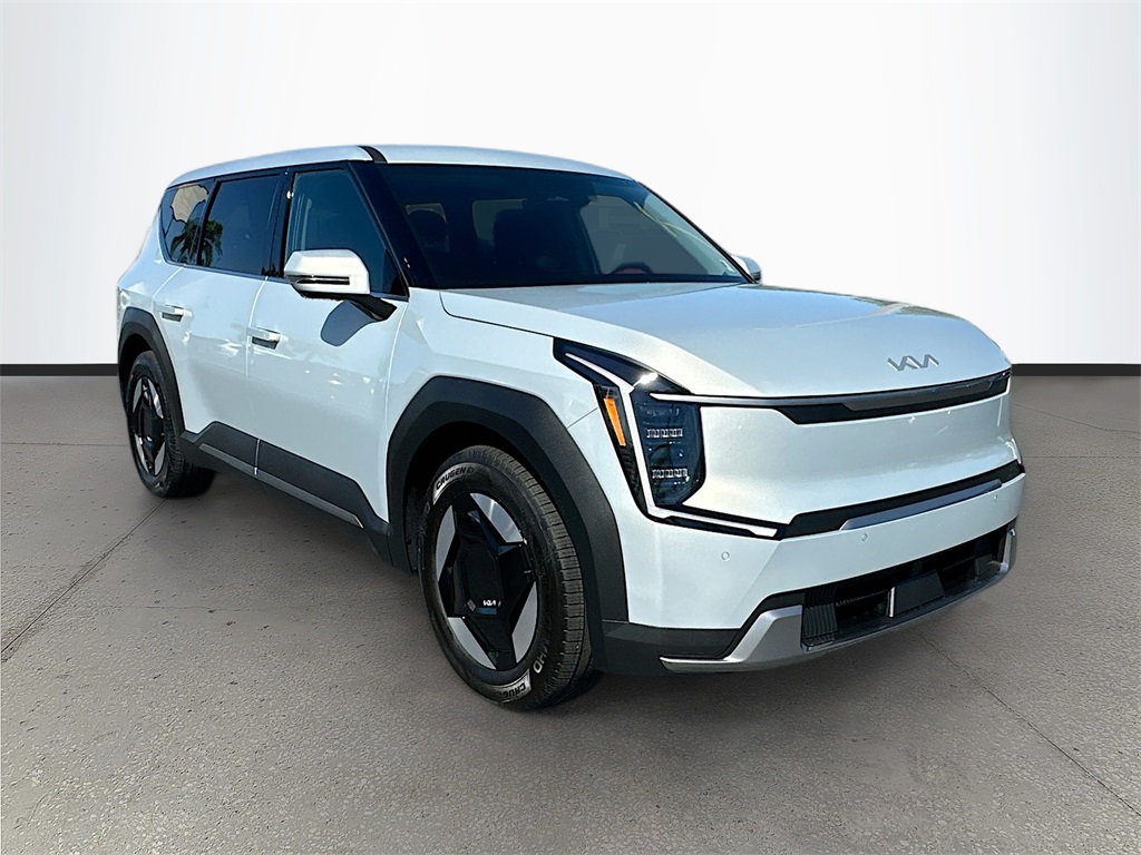2026 Kia EV9 Light's photo