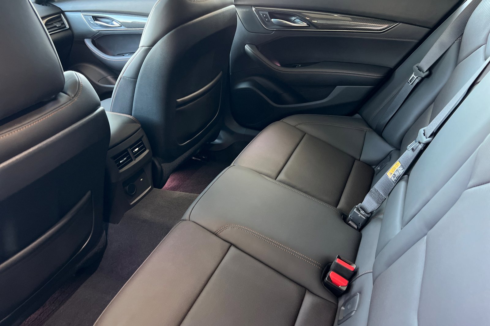 2025 Cadillac CT5 V photo 11
