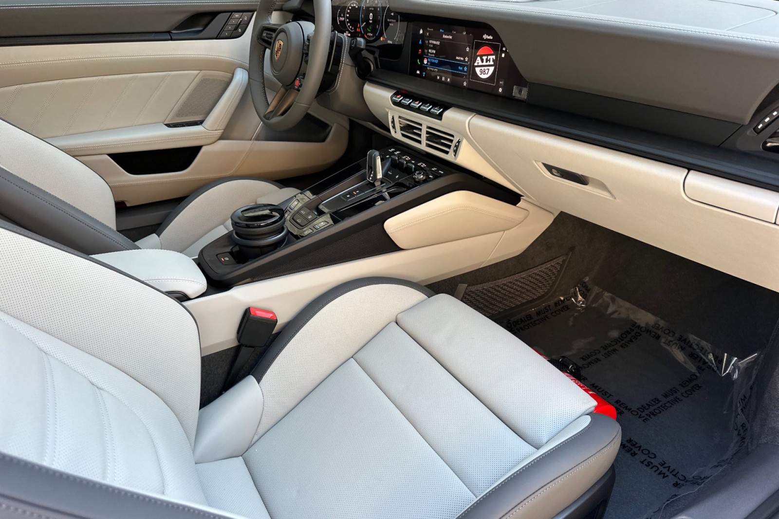 2025 Porsche 911 GTS photo 16