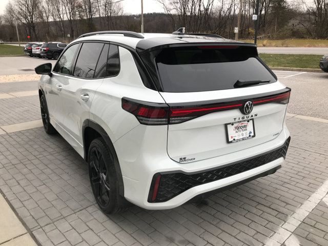 2026 Volkswagen Tiguan SE R-Line Black photo 3