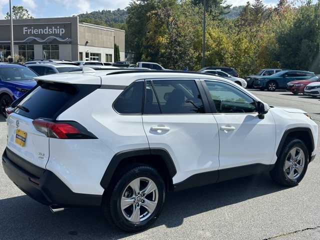 2023 Toyota RAV4 XLE photo 4