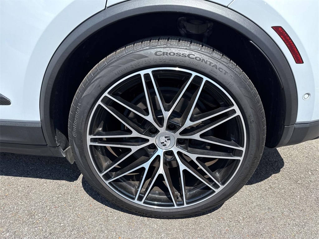 2024 Porsche Macan Electric 4 photo 4