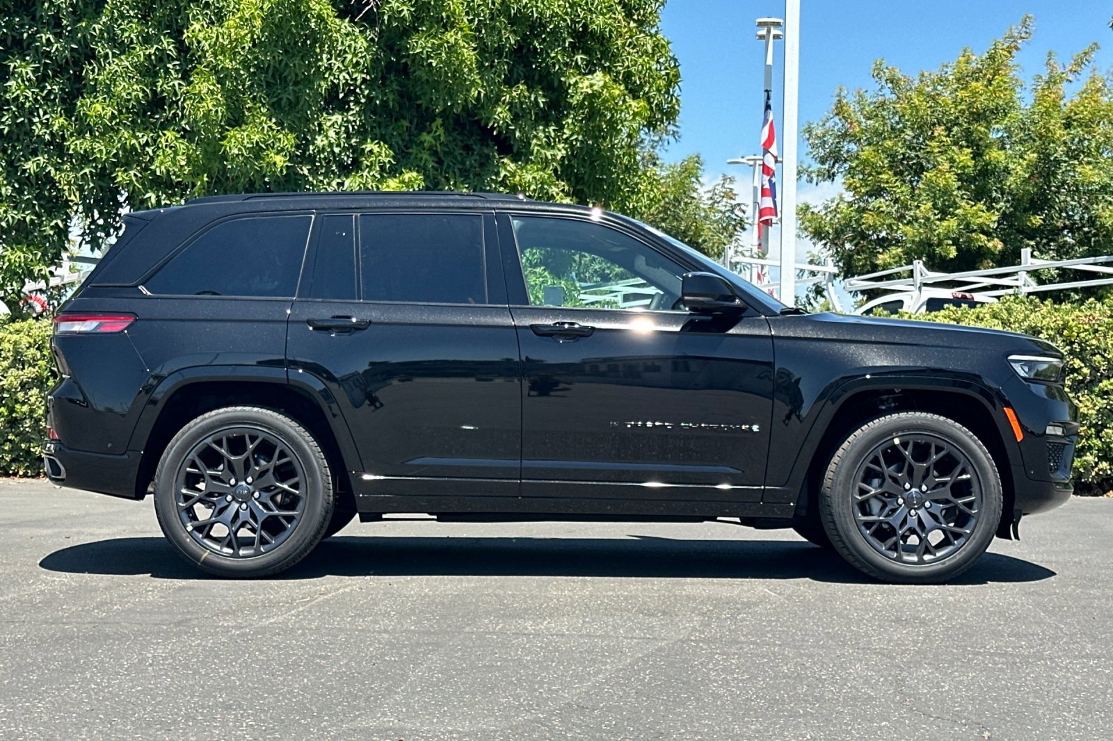 2025 Jeep Grand Cherokee Summit Reserve photo 3