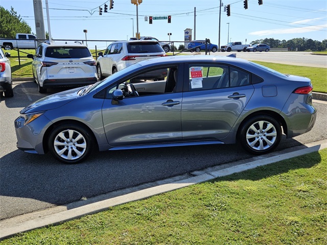 2025 Toyota Corolla LE photo 4