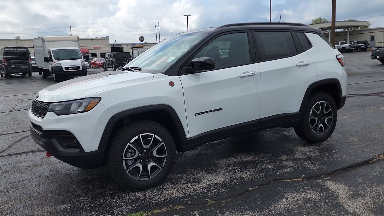 2026 Jeep Compass Trailhawk photo 4