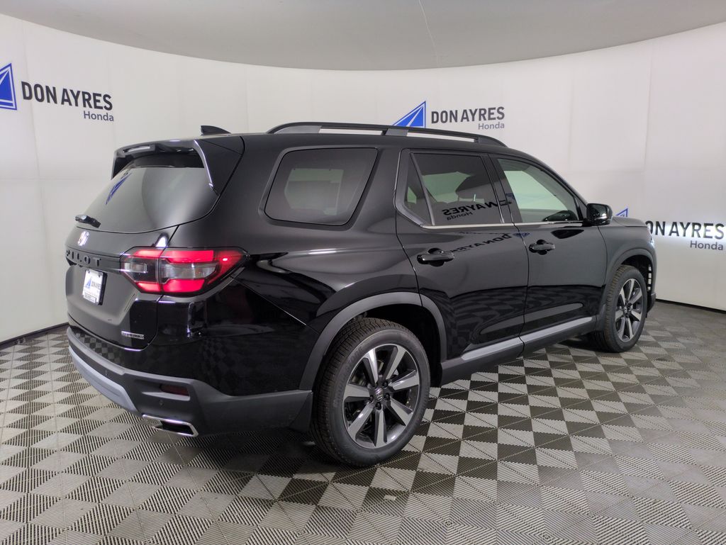 2025 Honda Pilot Touring photo 2